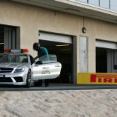 Safety Car y Pirelli en Yas Marina