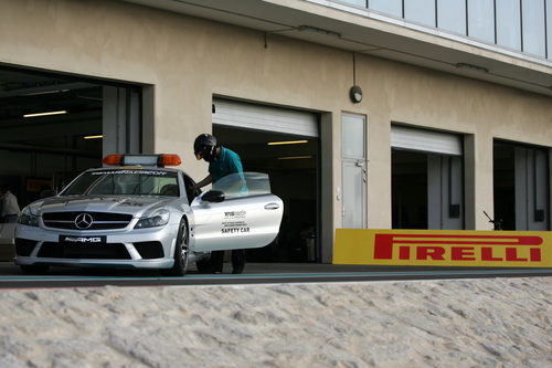 Safety Car y Pirelli en Yas Marina