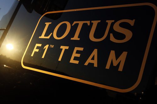 Logo del Lotus F1 Team en Valencia