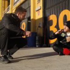 Kimi Räikkönen se toma un café al sol de Valencia