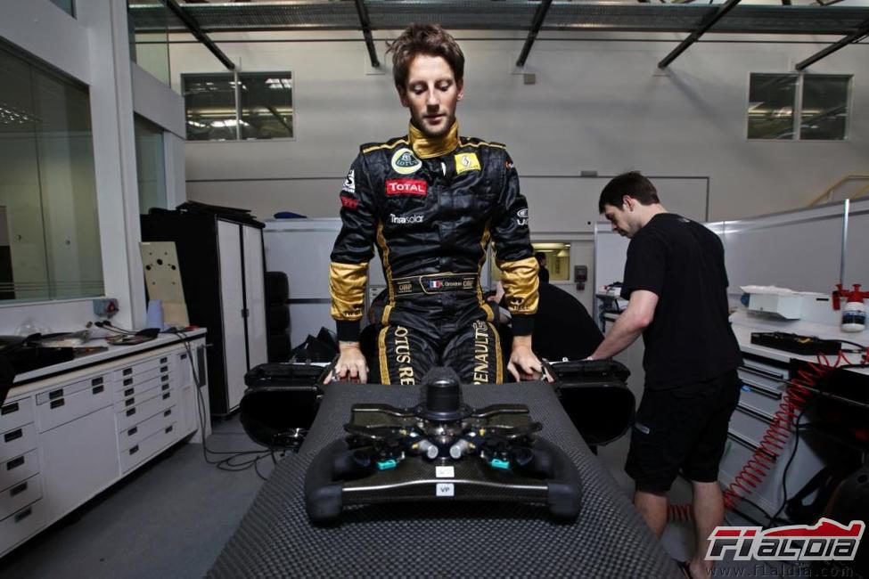 Romain Grosjean se hace el asiento del E20