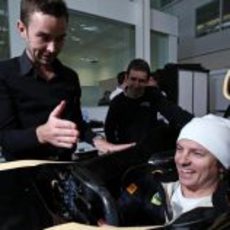 Kimi Räikkönen sentado por primera vez en el Lotus E20