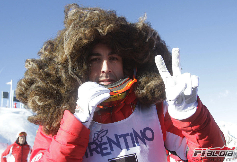 Fernando Alonso con su gran pelucón en el 'Wrooom' 2012