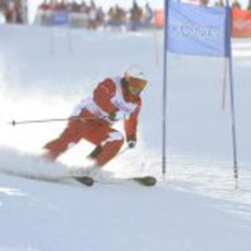 Felipe Massa baja esquiando en Madonna di Campiglio