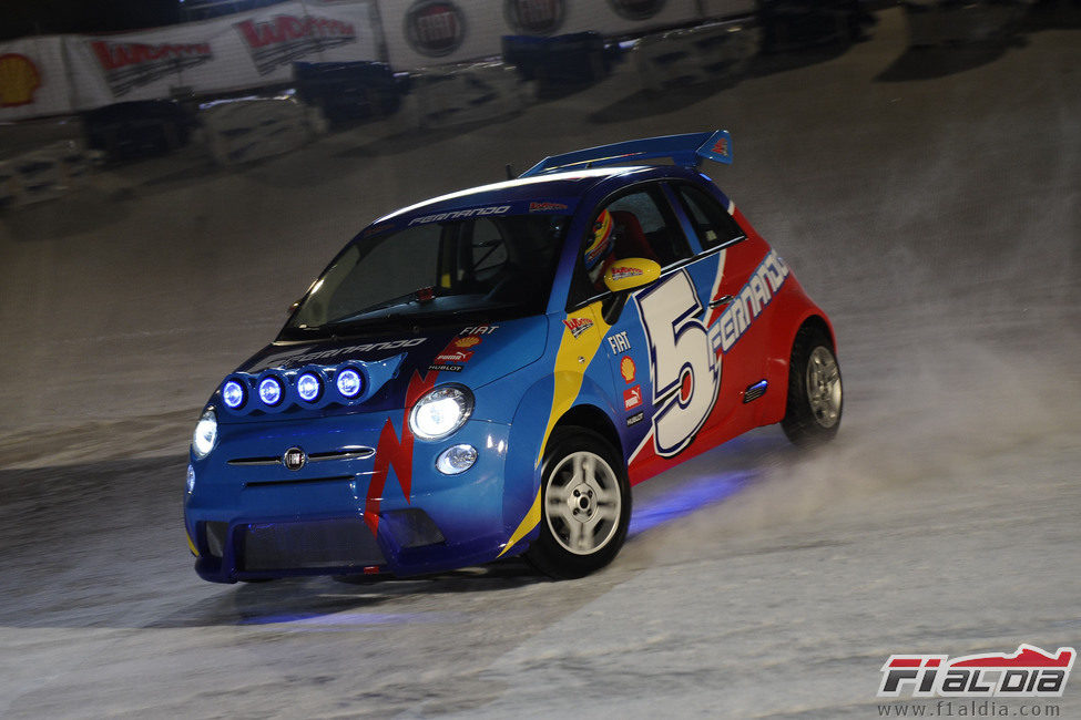 Fernando Alonso pilotando el FIAT en el 'Wrooom' 2012