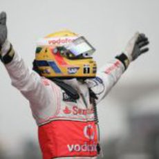 Hamilton celebra su victoria