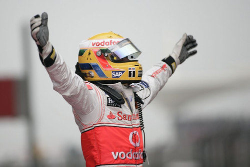 Hamilton celebra su victoria