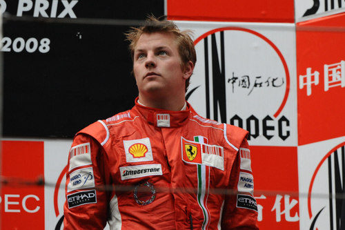 Räikkönen en lo más bajo del podio en China 2008