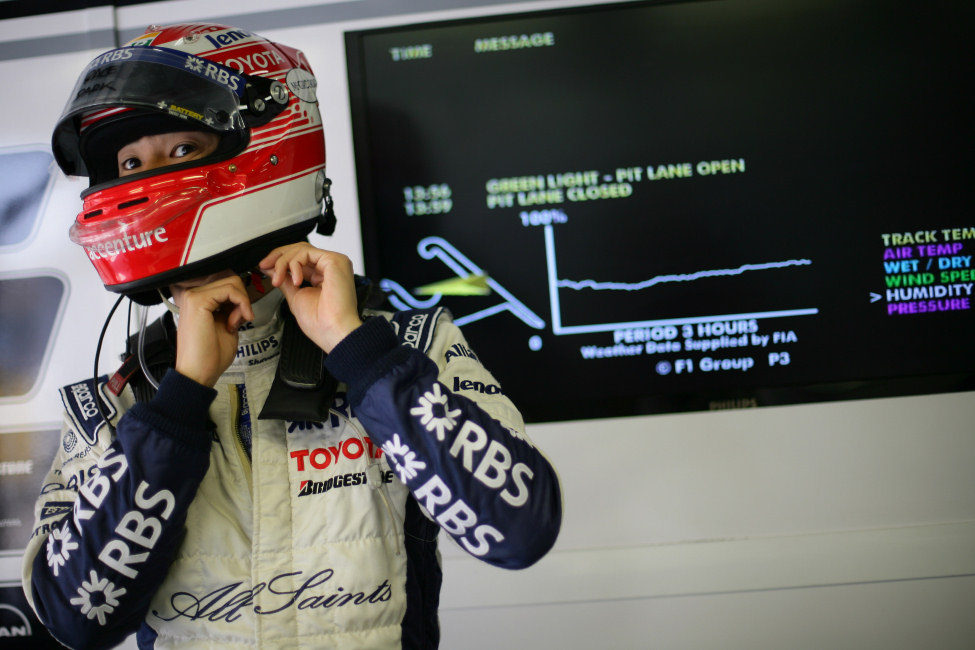 Nakajima se prepara para salir a pista