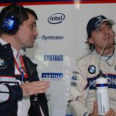 Kubica y su ingeniero de pista