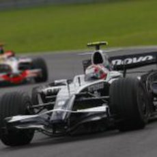 Nakajima ve acercarse a Hamilton