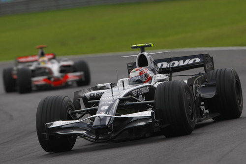 Nakajima ve acercarse a Hamilton