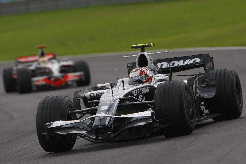 Nakajima ve acercarse a Hamilton