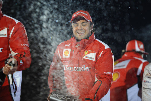 Felipe Massa descorcha el champán en el 'Wrooom' 2012