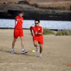 Alonso y Massa entrenan en las Canarias... mientras nieva en Maranello