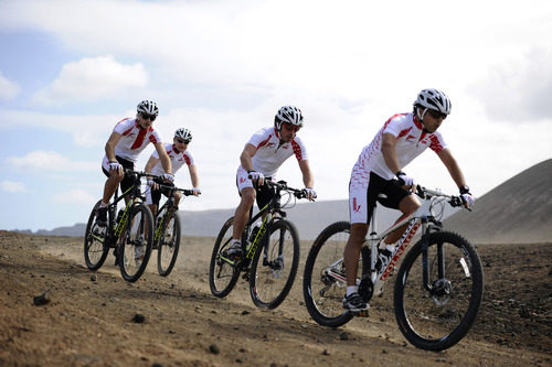 Massa, Alonso y Bianchi en bicicleta por la isla de Lanzarote