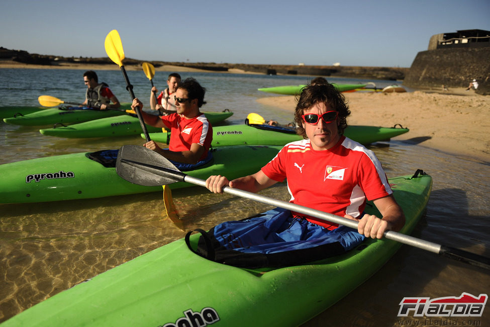 Fernando Alonso en kayak en Lanzarote