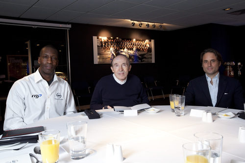 Michael Johnson, Sir Frank Williams y Adam Parr en Grove