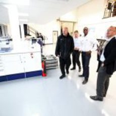 Michael Johnson conoce las instalaciones de Williams F1