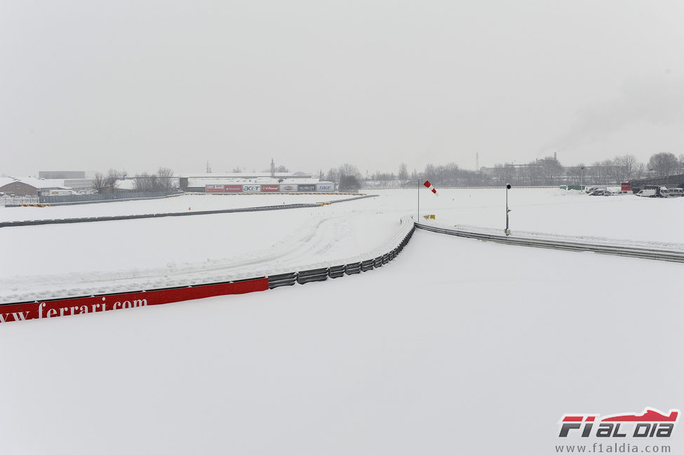 Circuito de Fiorano cubierto de nieve