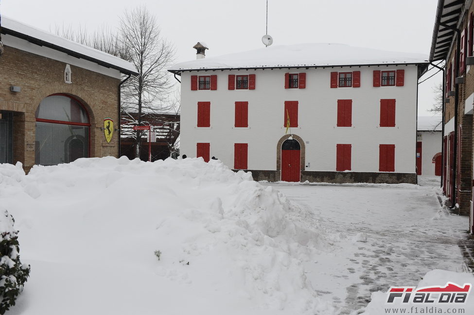 Casa de Enzo Ferrari cubierta de nieve