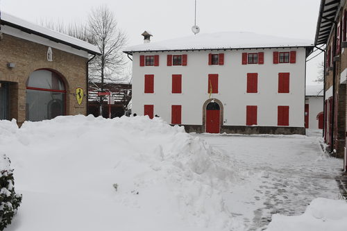 Casa de Enzo Ferrari cubierta de nieve