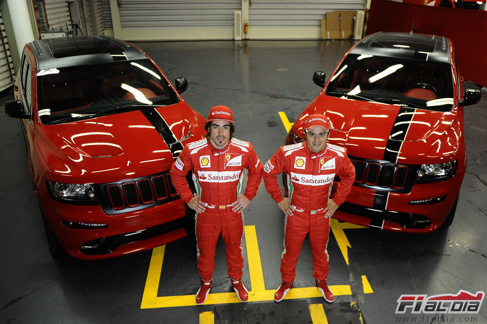 Fernando Alonso y Felipe Massa reciben el nuevo Jeep Grand Cherokee SRT8