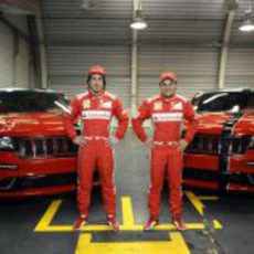 Massa y Alonso posan junto a sus nuevos todocamino