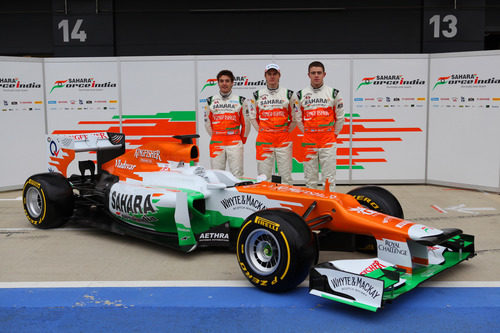 El Force India VJM05 y sus tres pilotos