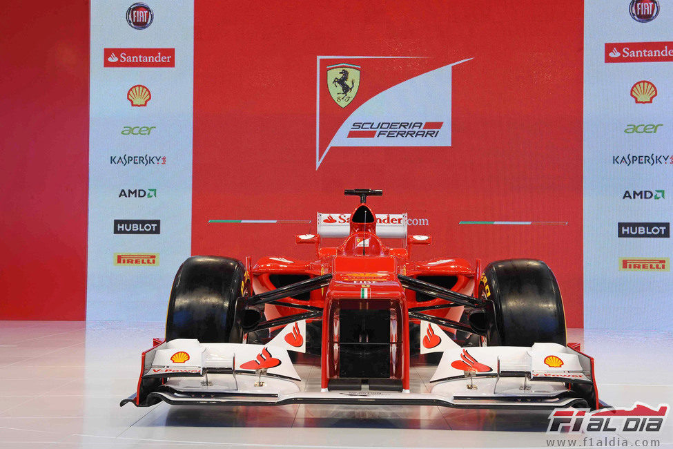 Ferrari F2012, de frente, en Maranello