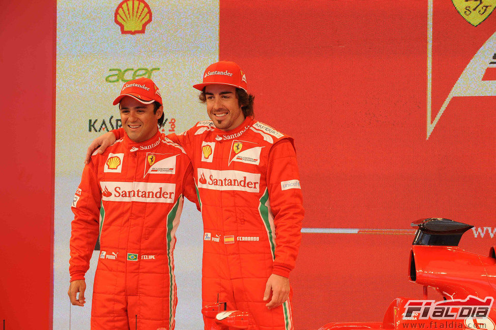 Fernando Alonso y Felipe Massa en la presentación del F2012