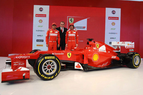 Massa, Domenicali, Alonso y el Ferrari F2012