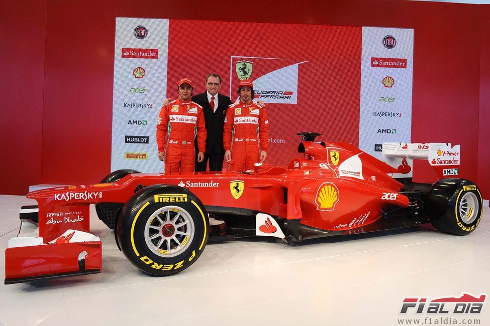 Massa, Domenicali, Alonso y el Ferrari F2012