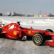 Ferrari F2012 sobre la nieve