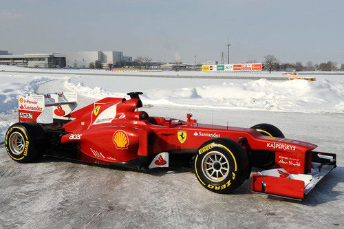 Ferrari F2012 sobre la nieve