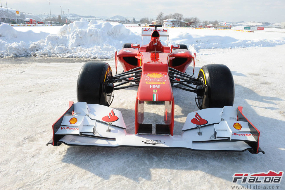 Ferrari F2012 sobre la nieve de Maranello