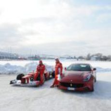 Fernando Alonso en el F2012 y Felipe Massa en el FF sobre la nieve