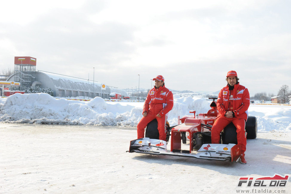 Mucha nieve en Maranello para la presentación del F2012