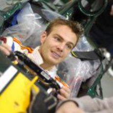 Van der Garde sentado en el Caterham CT01