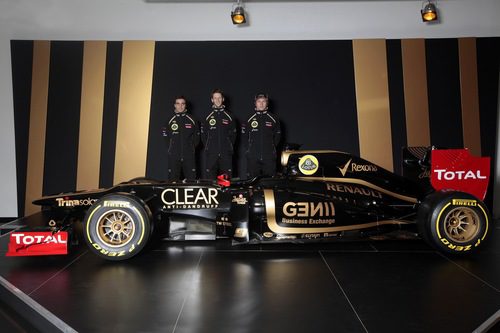 El Lotus E20 y sus tres pilotos: D'Ambrosio, Grosjean y Räikkönen