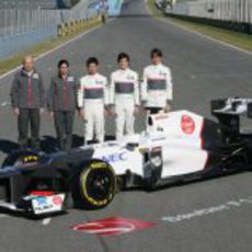 Sauber, Kaltenborn, Kobayashi, Pérez y Gutiérrez junto al C31