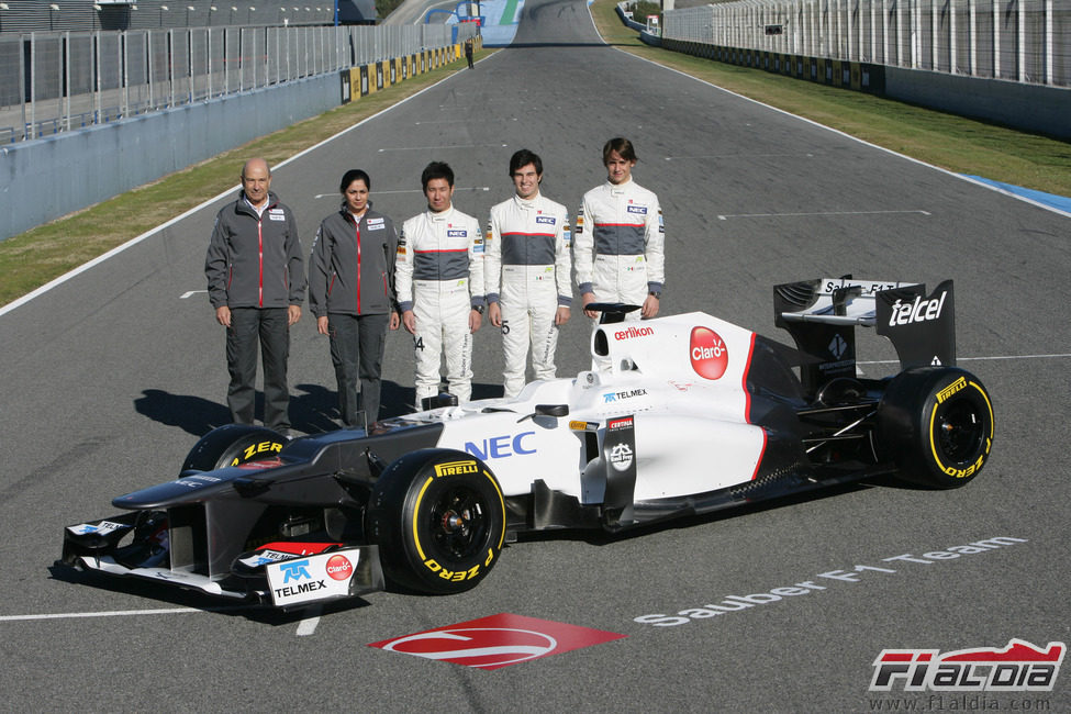 Sauber, Kaltenborn, Kobayashi, Pérez y Gutiérrez junto al C31