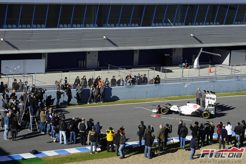 La prensa en la presentación del Sauber C31