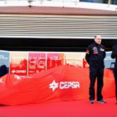 El Toro Rosso STR7 espera ser descubierto