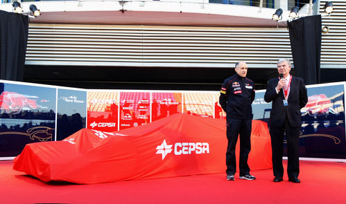 El Toro Rosso STR7 espera ser descubierto