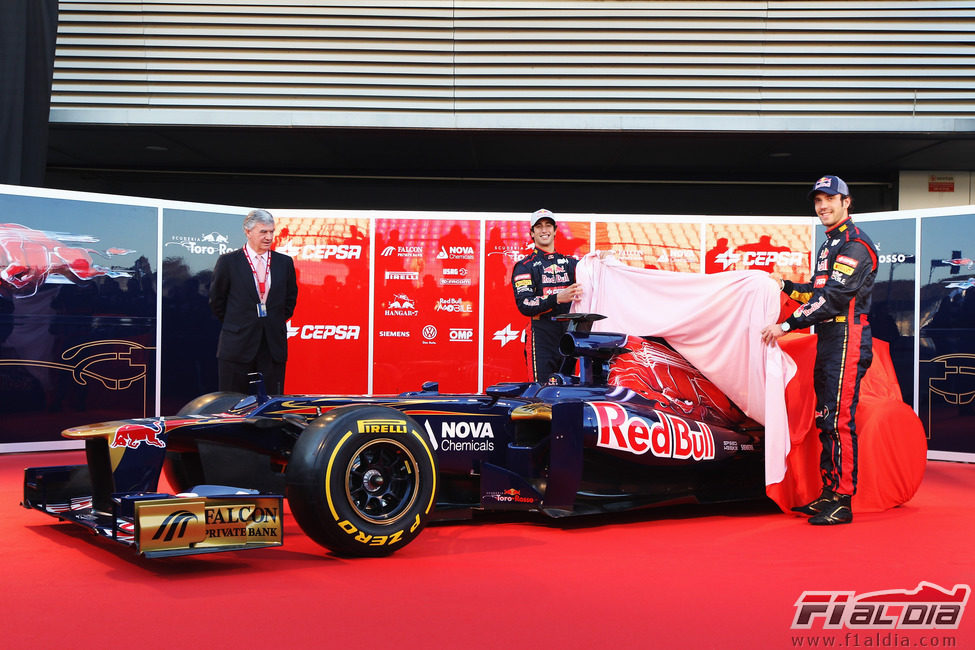 Ricciardo y Vergne desvelan el Toro Rosso STR7