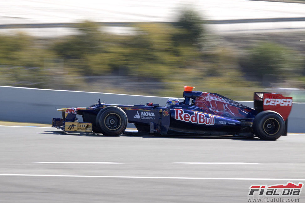Daniel Ricciardo en el Toro Rosso en Jerez