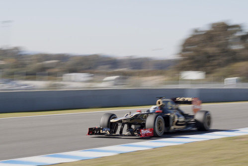 Kimi Räikkönen a toda velocidad en el Lotus E20