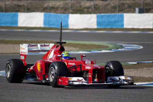 Felipe Massa estrena el Ferrari en Jerez