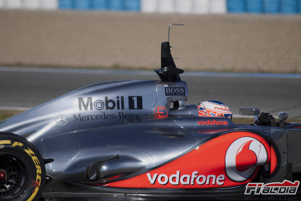 Escapes del McLaren MP4-27 en Jerez